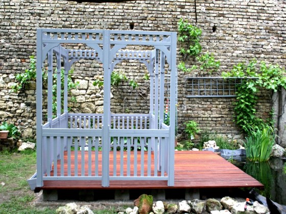 Der Pavillon komplett mit allen Seitenteilen.