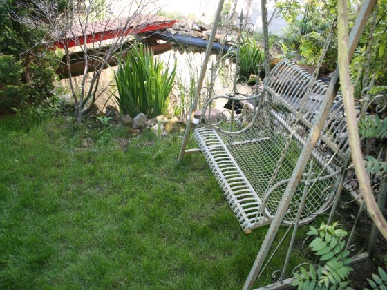 EIne Schaukel als Rosenbogen