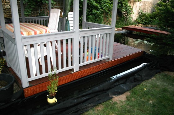 Der Wassergraben, zum ersten mal mit Wasser befüllt