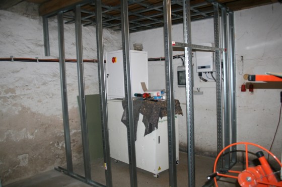 Wände und Decke werden mit Knauf-Profilen errichtet.