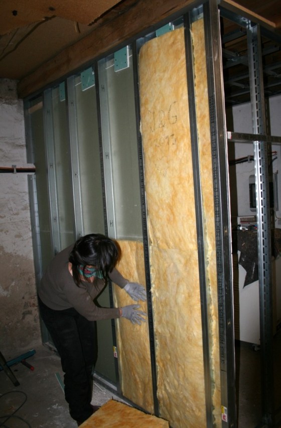 Die Hausherrin isoliert persönlich.