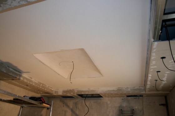 Die Kuppel wirkt noch nicht tief genug. Hier fehlt noch der geeignete Abschluß.