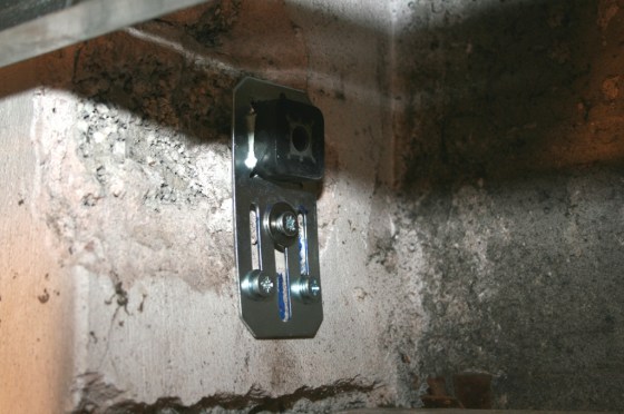 Die alten LAger werden entfernt und durch neue ersetzt.