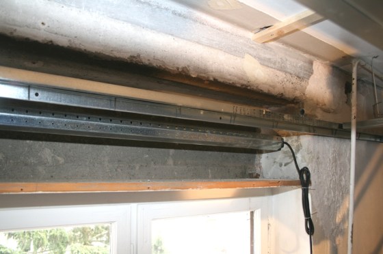 In der rechten Seite de Welle läuft der Elektromotor. Dieser wird später über KNX-Aktoren gesteuert.